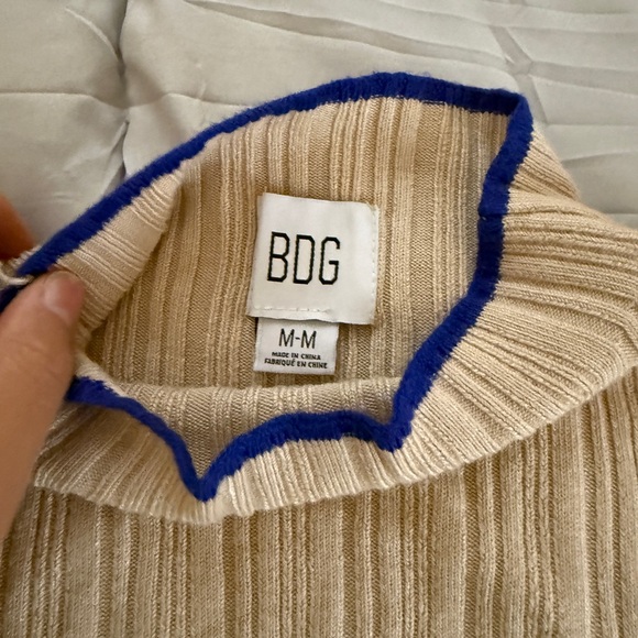 Urban Outfitters NWT UO BDG Kiara Open-Back Sweater - Picture 3 of 4